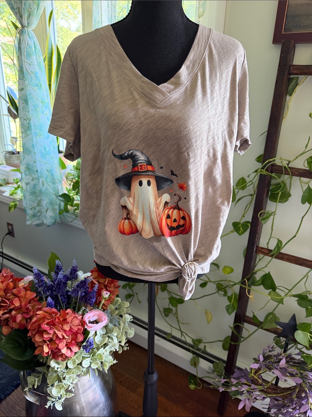 Beige V-Neck Halloween Ghost & Pumpkin Tee